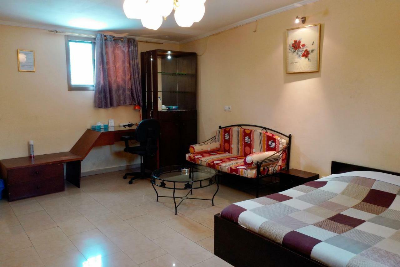 Petit Motel Beijing Абиджан Екстериор снимка
