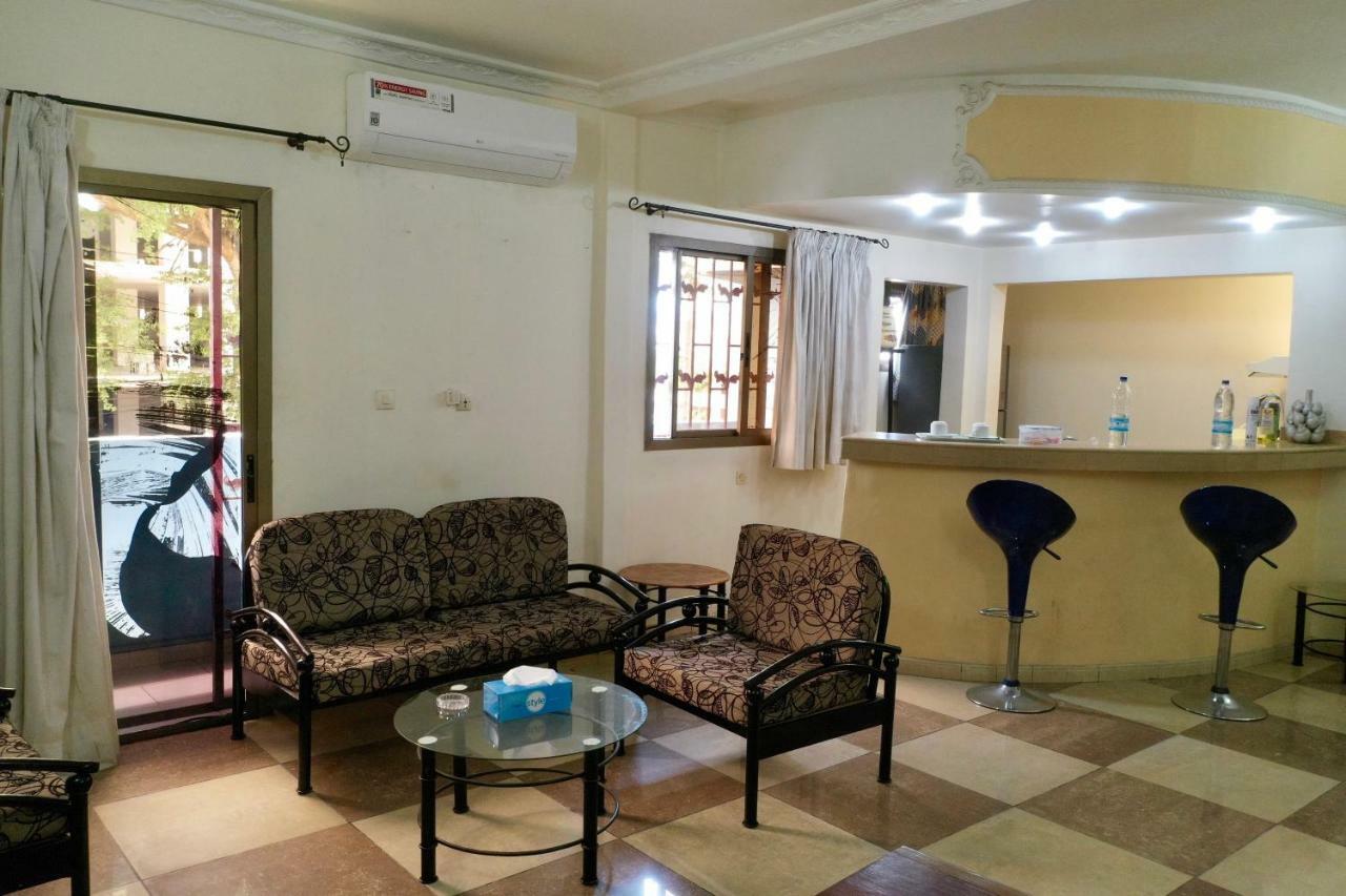 Petit Motel Beijing Абиджан Екстериор снимка